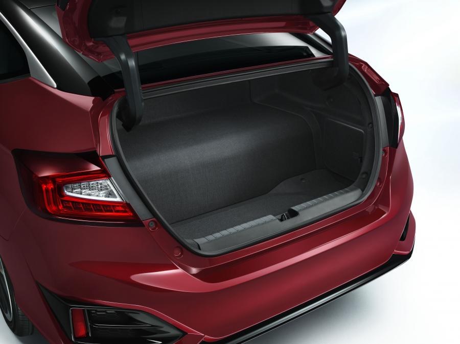Багажник Honda Clarity Fuel Cell 2016 года  (US) (фото 14 из 40)